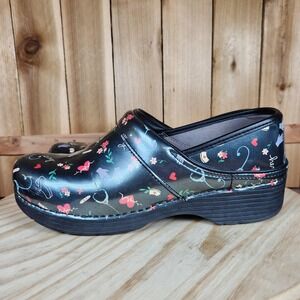 Dansko LT Clogs Shoes Womens‎ 12 42 Black Nurse Hero Print Slip Resistant Work